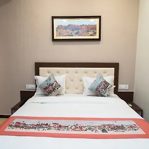 ** Hotel Oyo 11523 Crown Club India